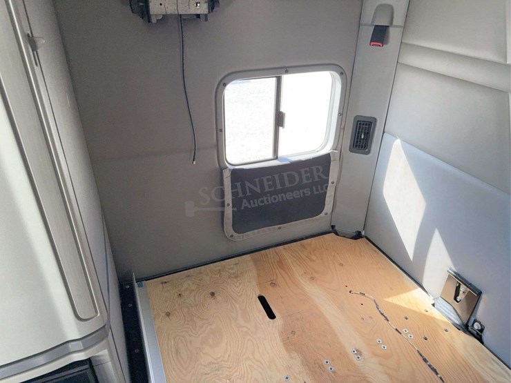 2017-peterbilt-579-image-82