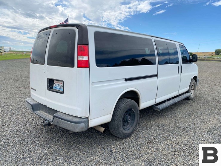 2019-chevrolet-express-3500-image-5