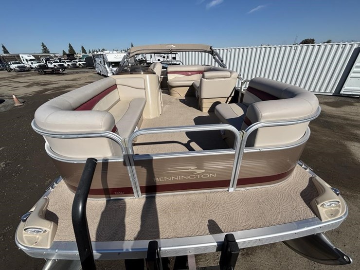 2011-unknown-trailer-image-7