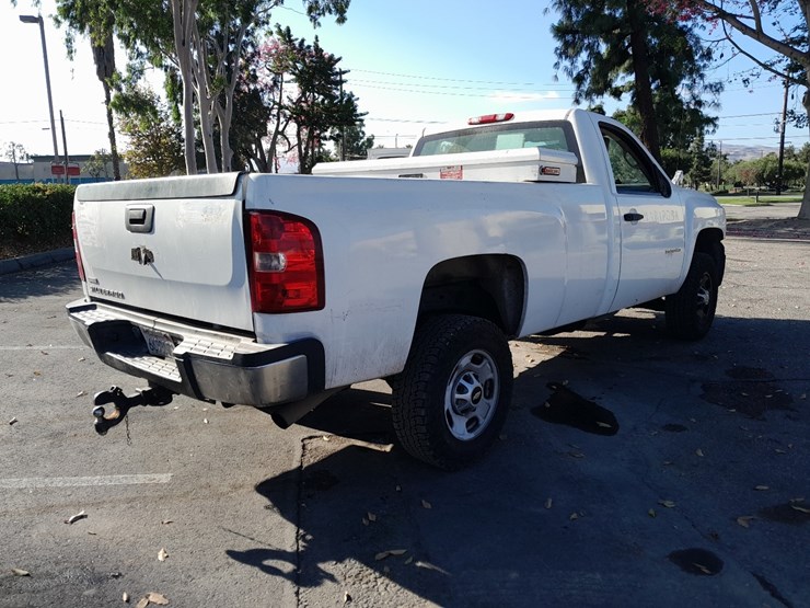 2012-chevrolet-silverado-2500hd-image-8