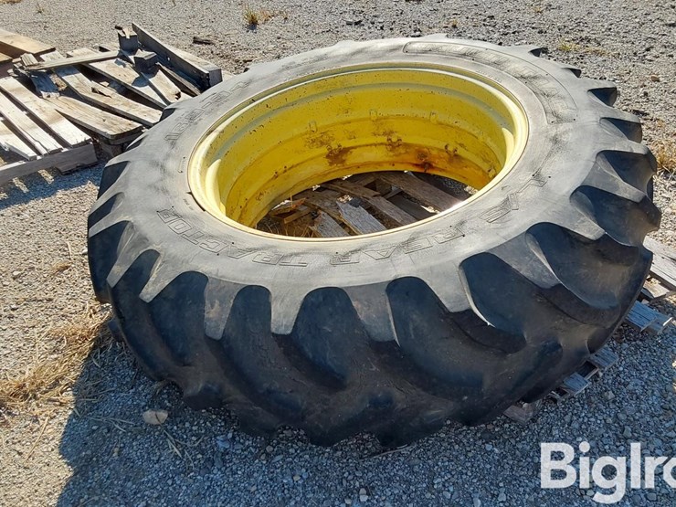 multi-trac-l/s-rear-tractor-16.9x34-bar-tire-on-john-deere-rim-image-9