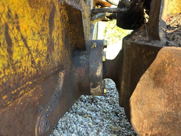 2008-deere-750j-xlt-image-26