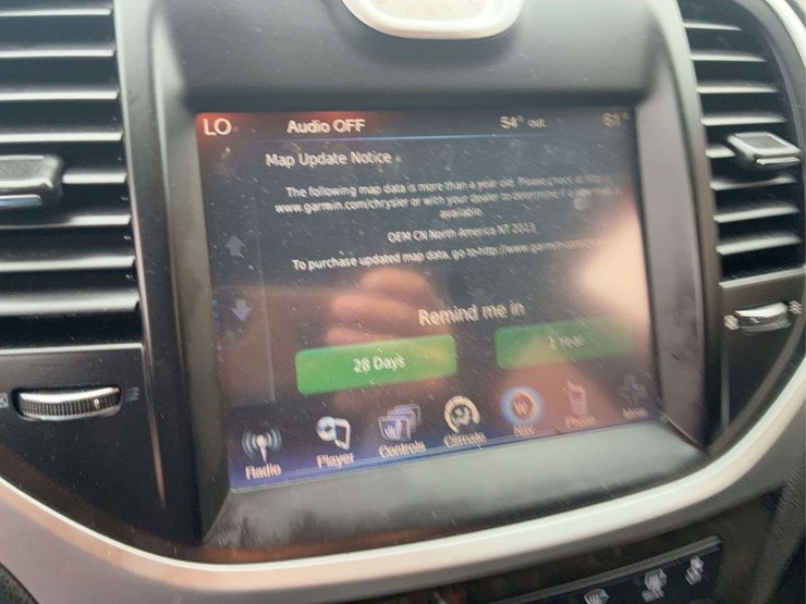 2012-chrysler-300-c-sedan-4d-image-24