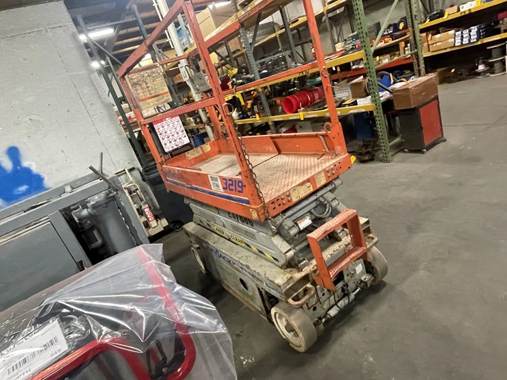 #1382-•-19'-scissor-lift-(f)-image-2