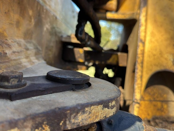 2008-deere-750j-xlt-image-27