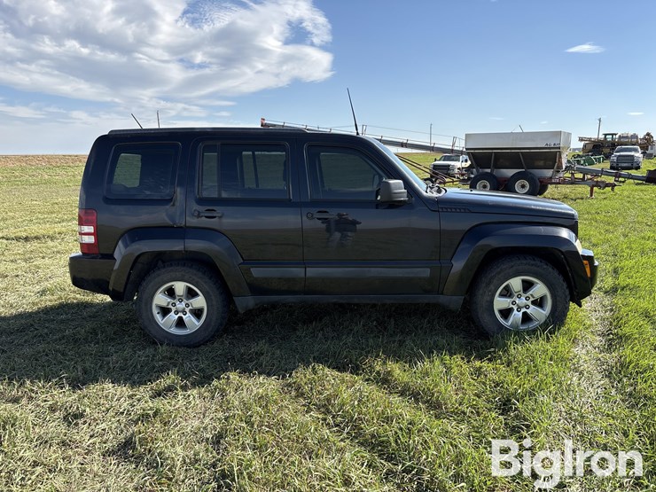 2012-jeep-liberty-image-4