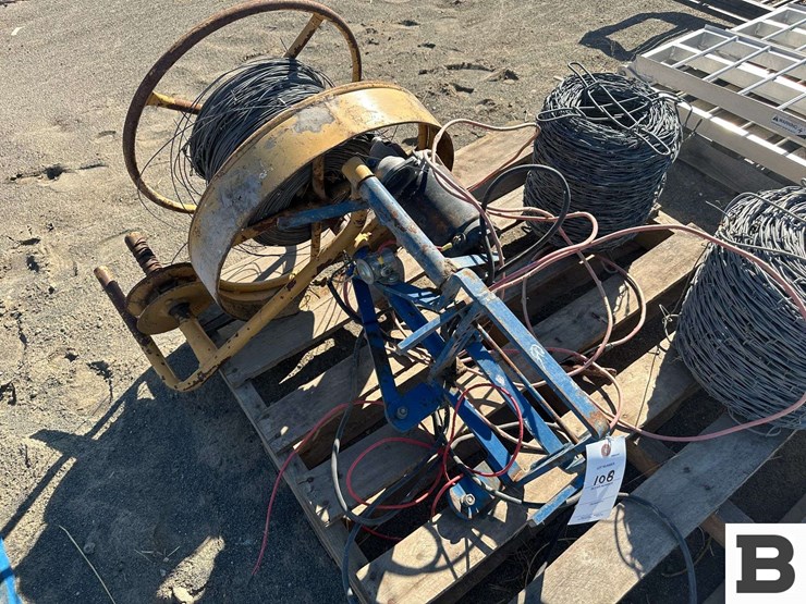 wire-fence-roller,-barb-wire-image-9