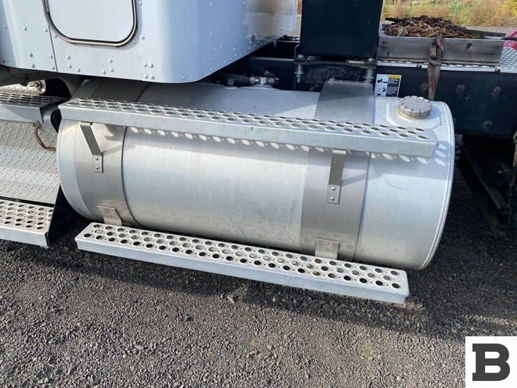 2013-kenworth-t800-image-16