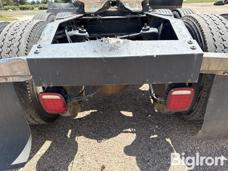 2009-peterbilt-386-image-18