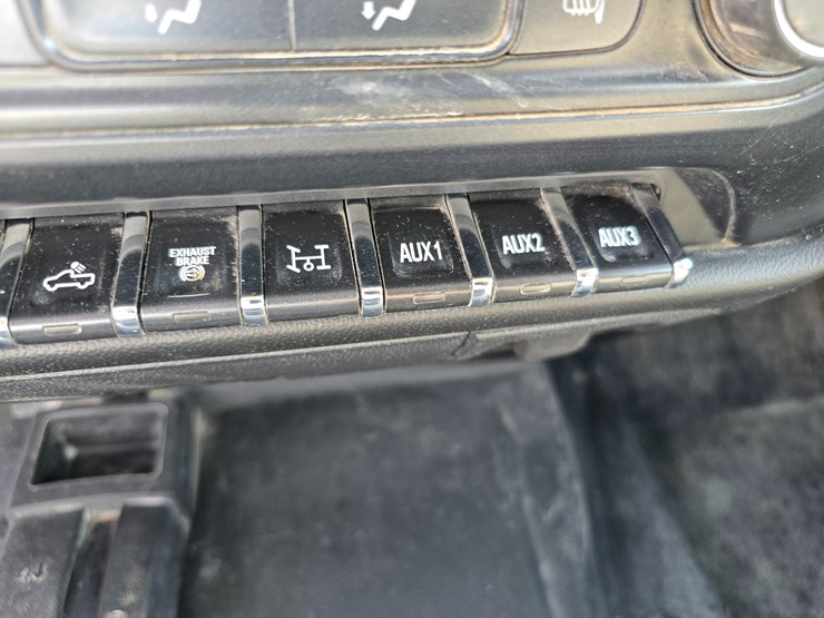 2017-gmc-sierra-3500-image-55