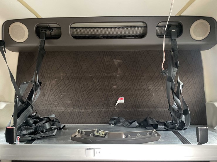 #1372-•-2014-volvo-sleeper-semi-(has-wi-title)-(of)-image-68