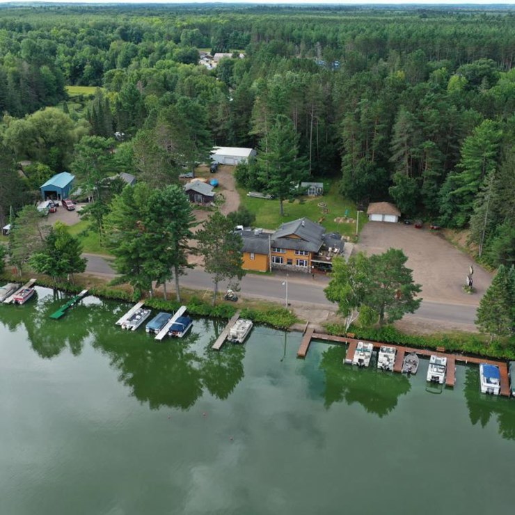 #100 • Waterfront Pub with 4 Bed/2 Bath Apartment