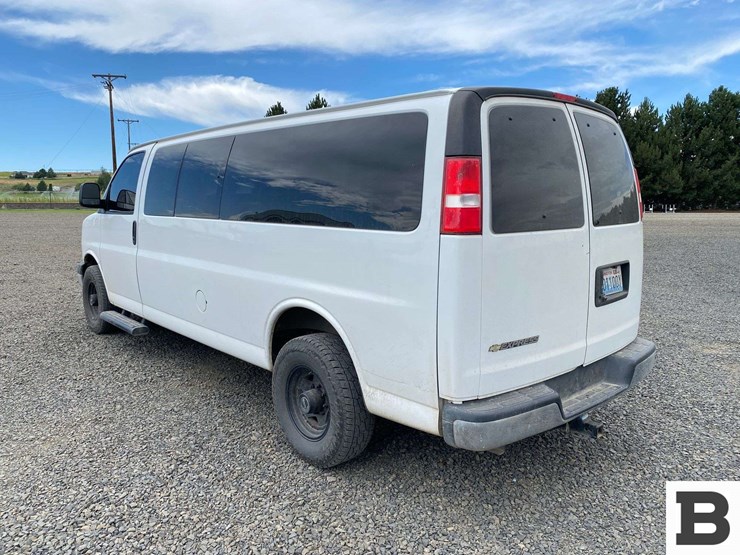 2019-chevrolet-express-3500-image-3