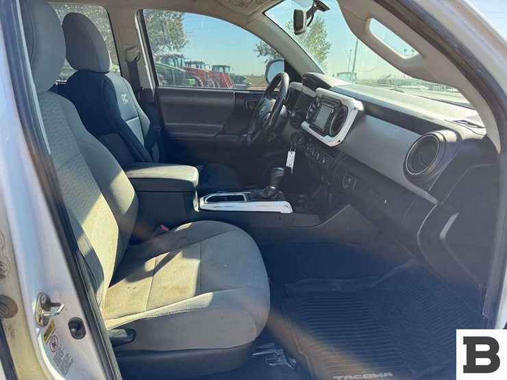 2017-toyota-tacoma-image-24