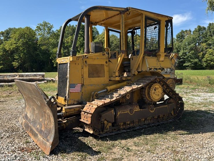 caterpillar-d4h-image-1