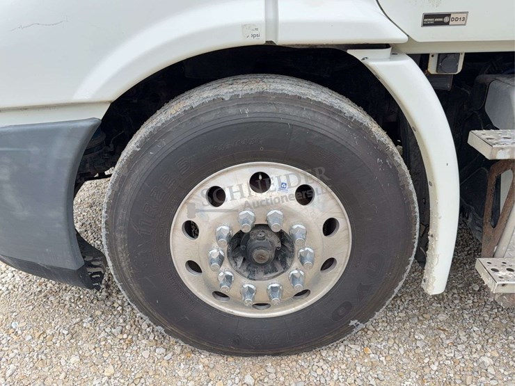 2012-freightliner-cascadia-113-image-101