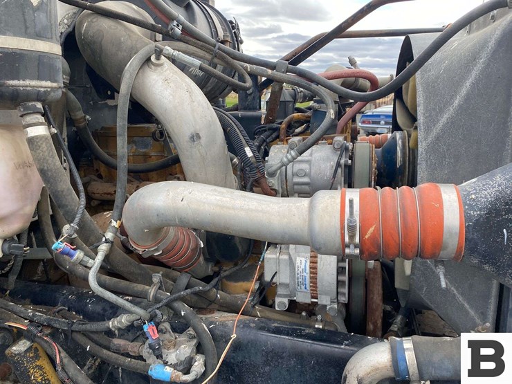 2003-peterbilt-330-image-25