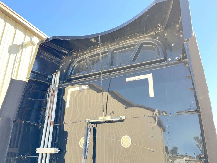 2017-peterbilt-579-image-35