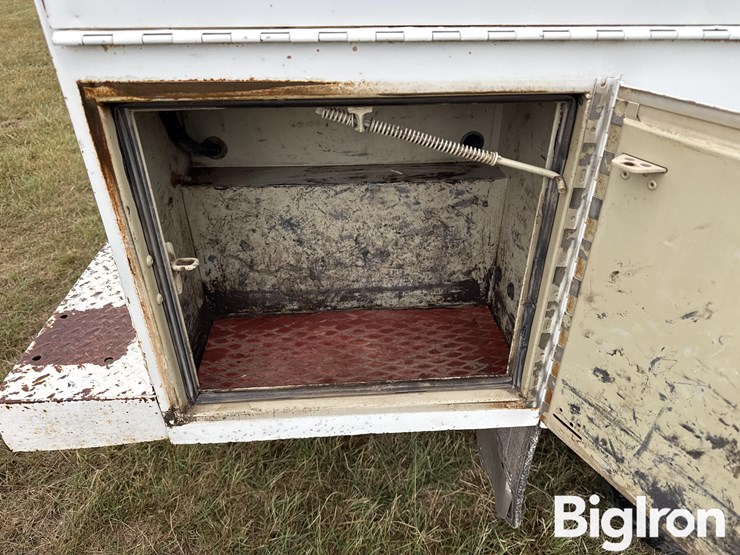 2010-chevrolet-silverado-3500-image-18