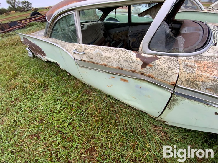 1957-ford-fairlane-500-classic-car-image-9