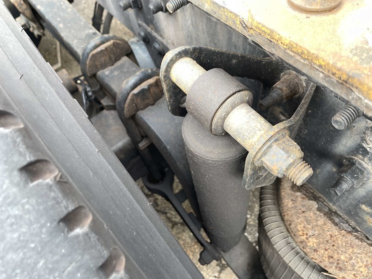 #1372-•-2014-volvo-sleeper-semi-(has-wi-title)-(of)-image-97