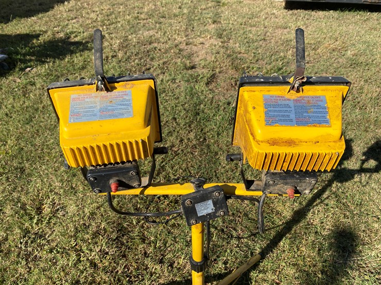 #94-•-#208-•-portable-electric-work-lights-image-4