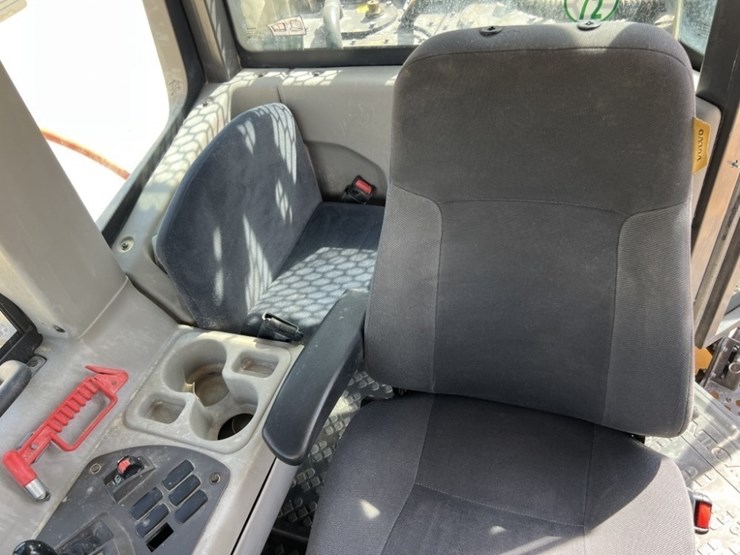 2020-volvo-a60h-image-29