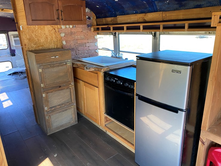 #20-•-#118-•-thomas-school-bus---rv-conversion-image-14