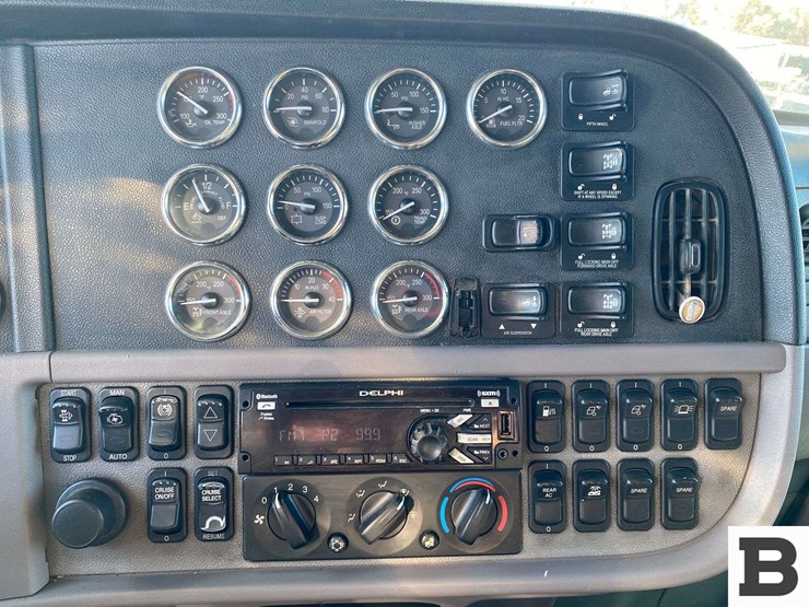 2013-peterbilt-367-image-63