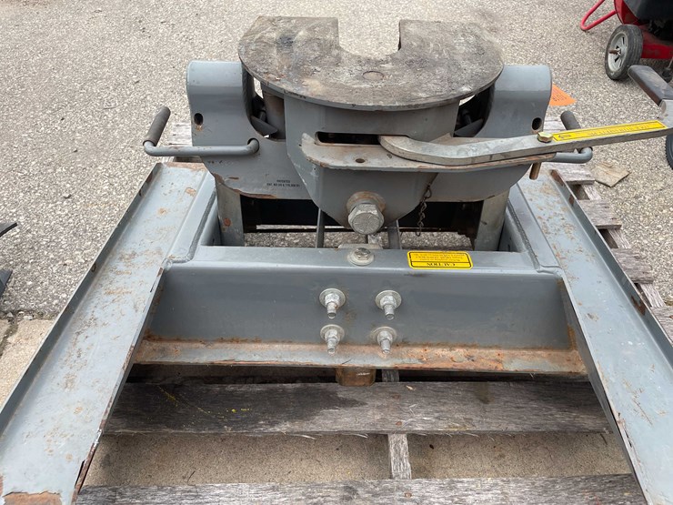 #8508-•-5th-wheel-hitch-(o3)-image-2