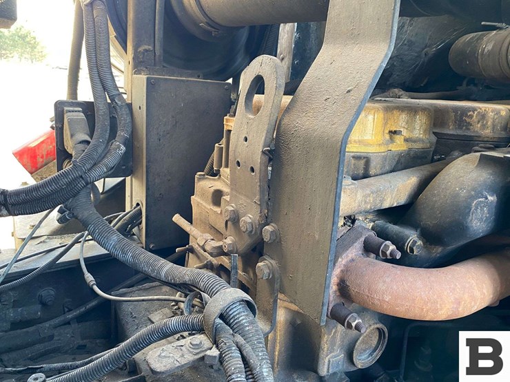 2006-peterbilt-320-image-57