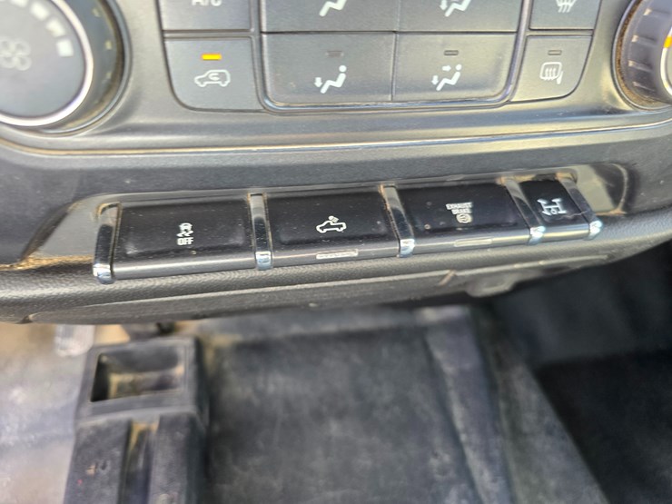 2017-gmc-sierra-3500-image-50