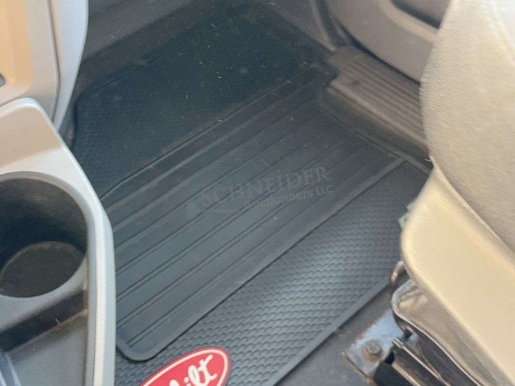 2017-peterbilt-579-image-72