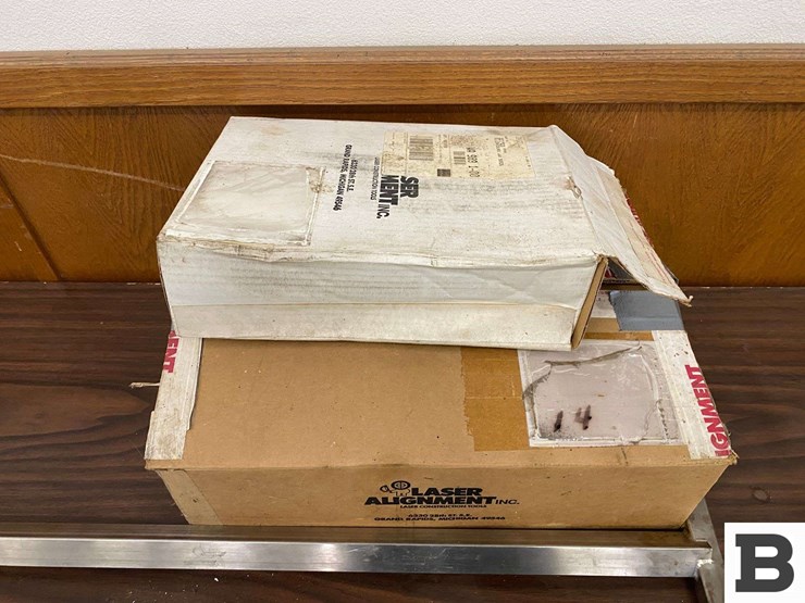 laser-alignment-inc.-6700-beam-aligner-and-supporting-hardware-image-10