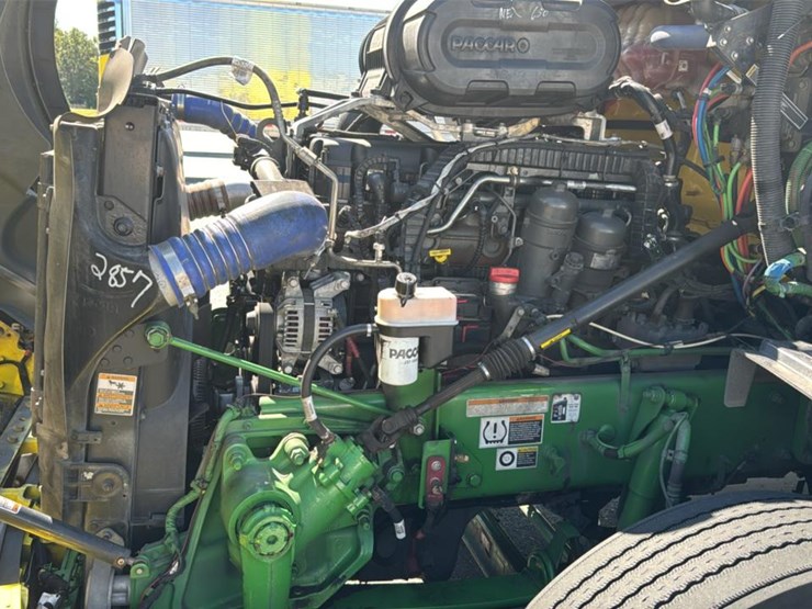 2023-peterbilt-579-image-30