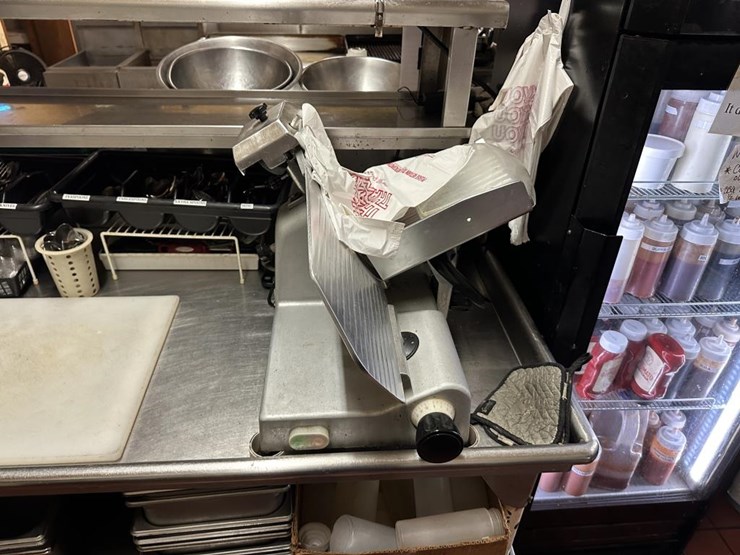 #100-•-waterfront-pub-with-4-bed/2-bath-apartment-image-72