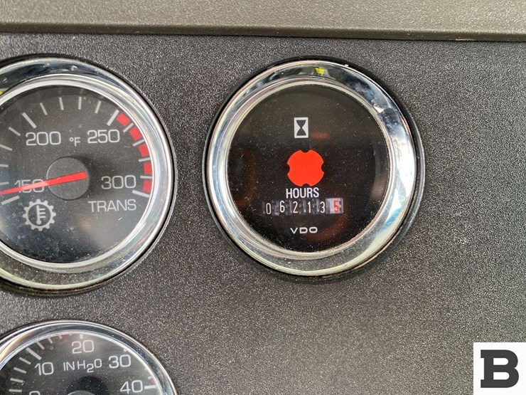 2017-kenworth-t880-image-60