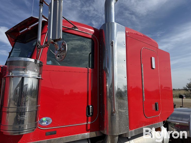 2011-peterbilt-388-image-13