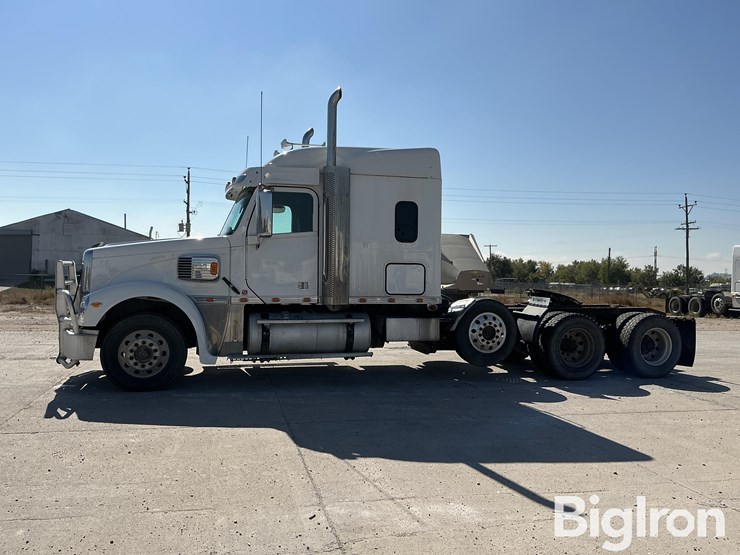 2016-freightliner-coronado-132-image-8