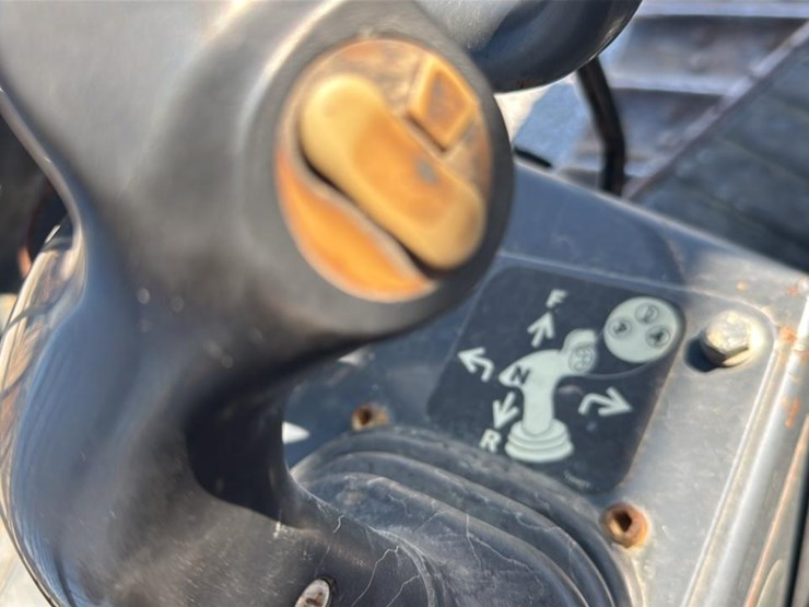 2015-deere-450j-lt-image-18