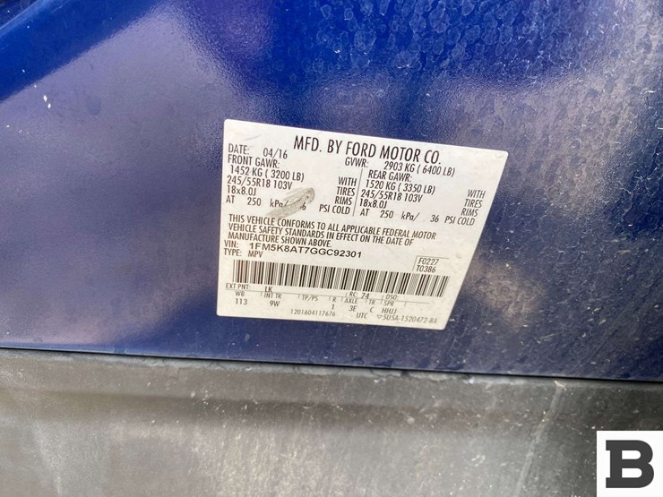 2016-ford-explorer-image-32