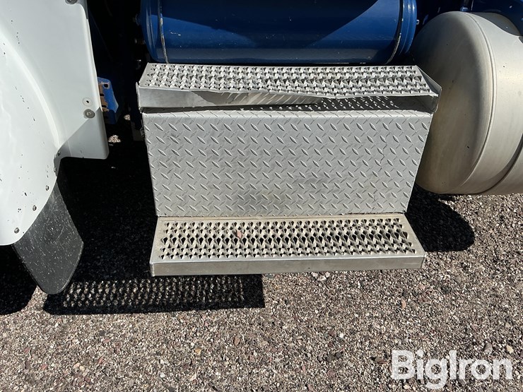 2001-peterbilt-378-image-16