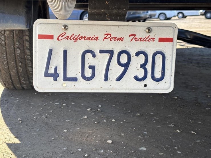 2011-unknown-trailer-image-51