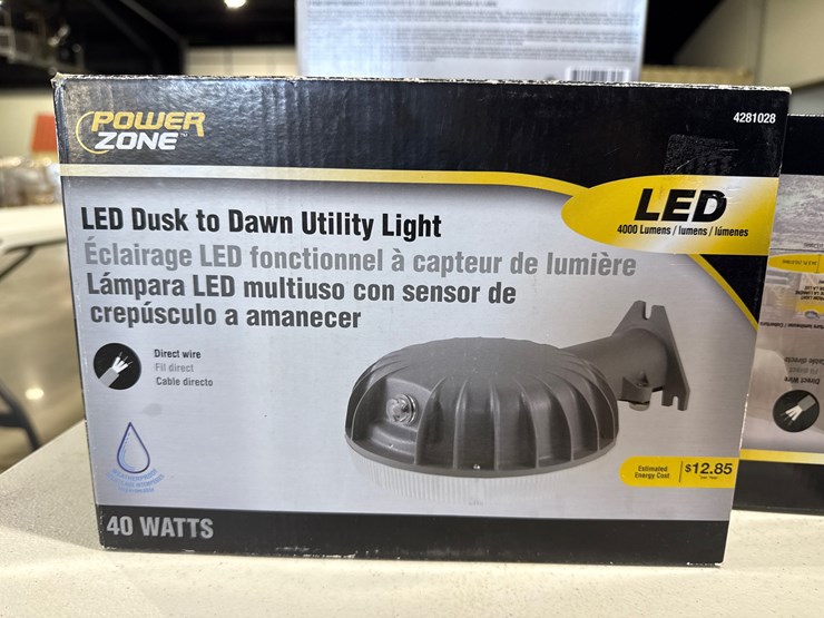 #28395-•-lot-of-(8)-power-zone-led-dusk-to-dawn-utility-lights-image-7