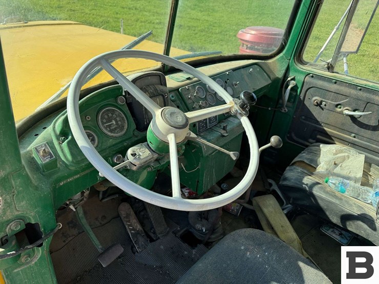 1969-mack-boom-truck-image-38