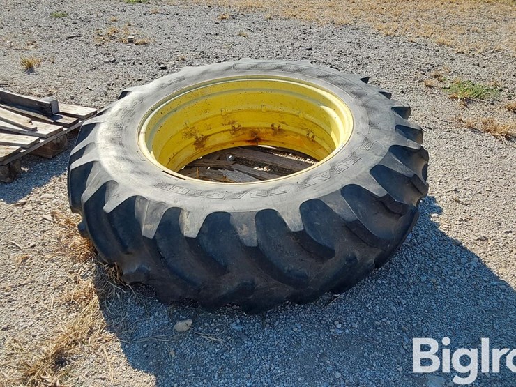 multi-trac-l/s-rear-tractor-16.9x34-bar-tire-on-john-deere-rim-image-1