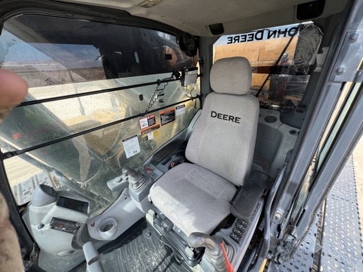 2018-deere-670g-lc-image-42