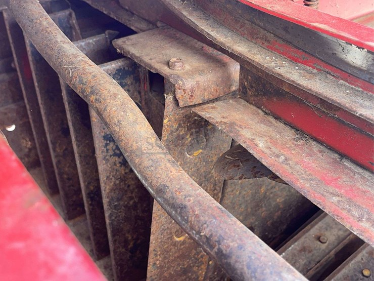 new-holland-275-image-27