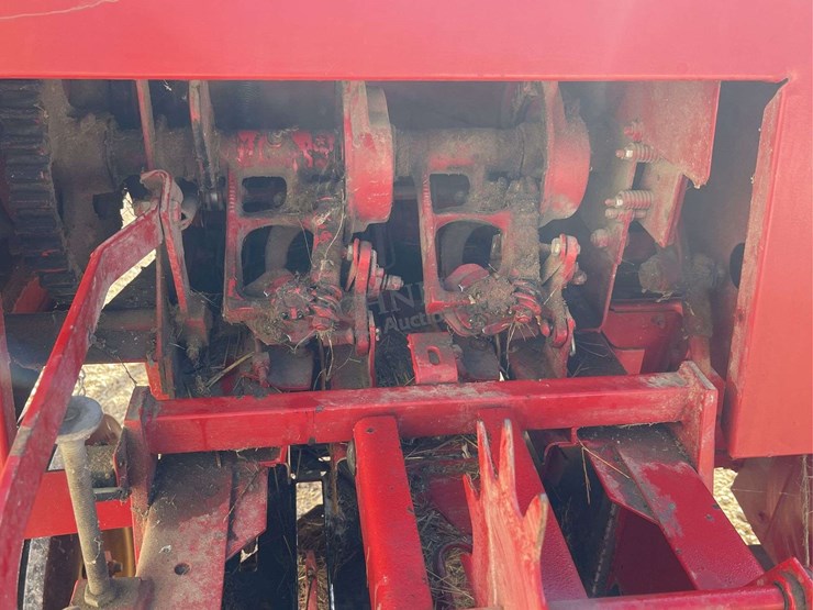 new-holland-565-image-25