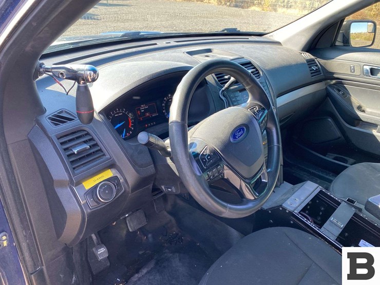 2017-ford-explorer-image-22